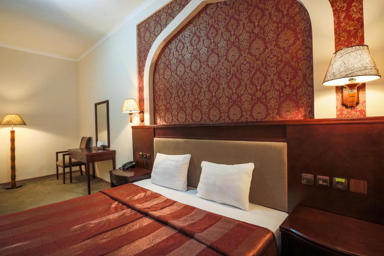 Avicenna Hotel Buhara Exterior foto